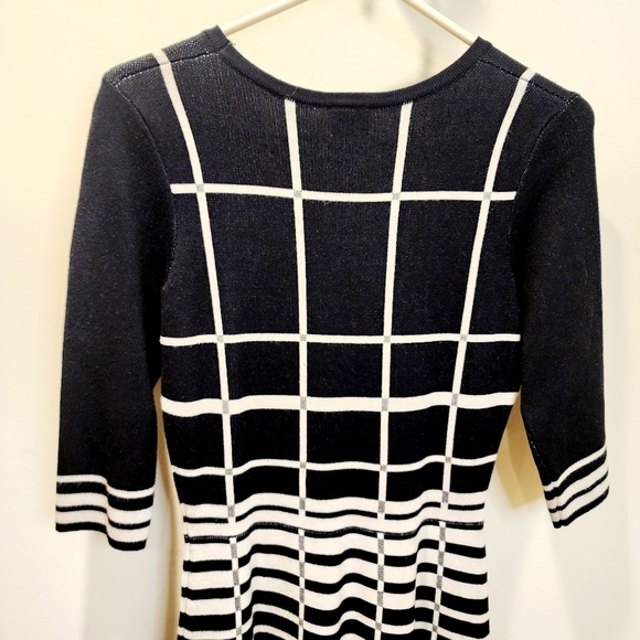 Gabby Skye Knee-length Casual Plaid Sweatee Dress size S - Picture 5 of 10